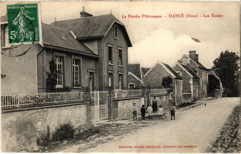 Carte postale ancienne Dancé Les Ecoles