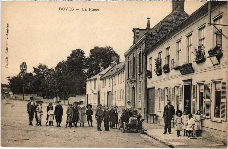Carte postale ancienne Boves La Place à Boves