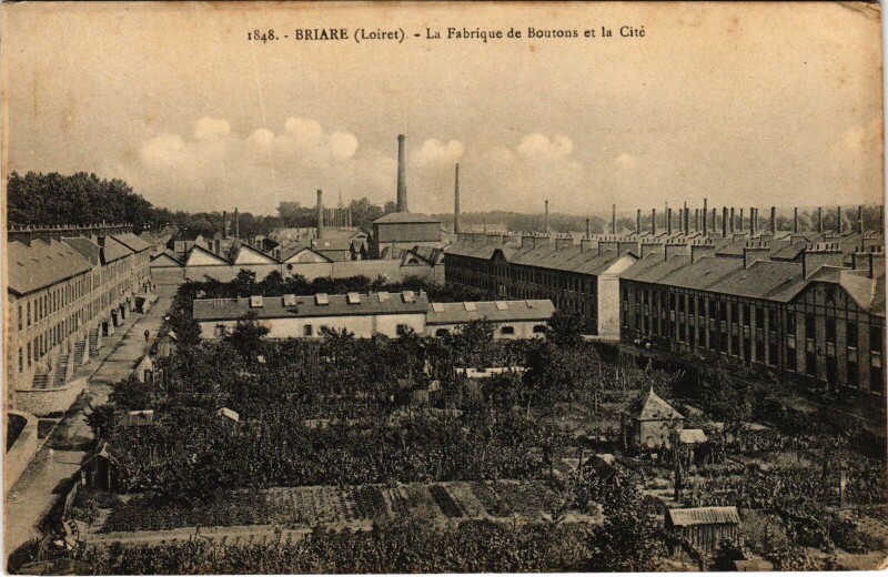 Carte postale ancienne Briare La Fabrique de Boutons à Briare