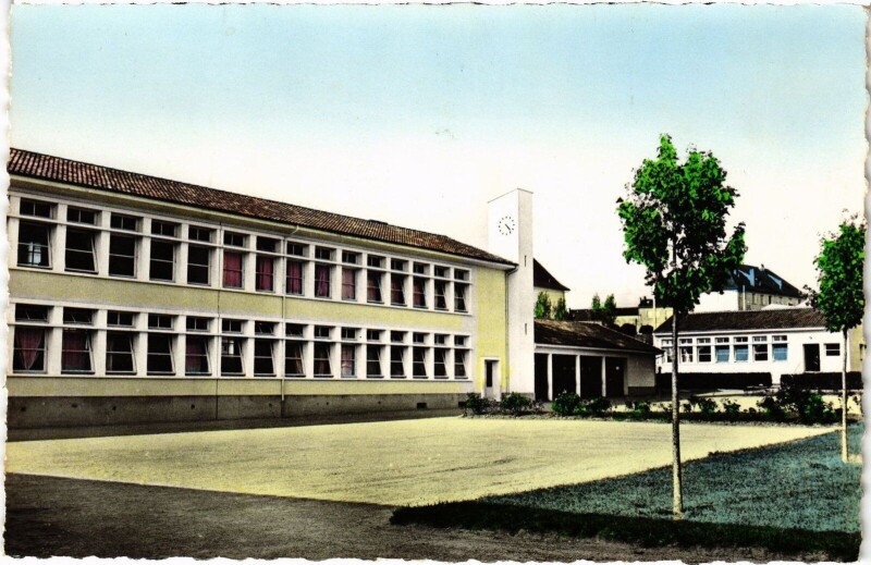 Carte postale ancienne Magnac-Laval Les Ecoles à Magnac-Laval