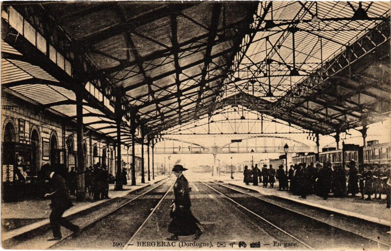 Carte postale ancienne Bergerac La Gare Railway Station à Bergerac
