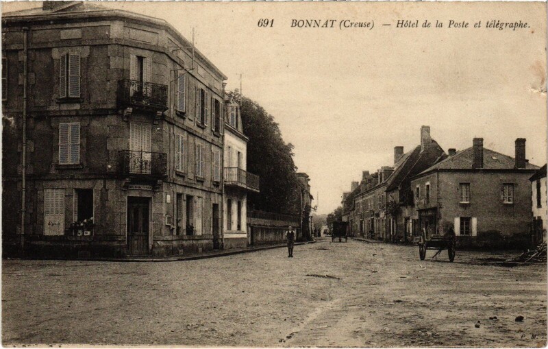 Carte postale ancienne Bonnat Hotel de la Poste et télégraphe à Bonnat