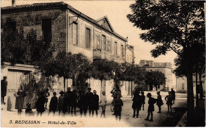 Carte postale ancienne Redessan Hotel de Ville à Redessan