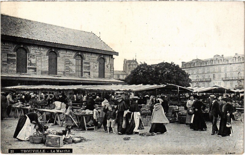 Carte postale ancienne Trouville Le Marché à Rouville