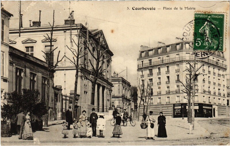 Carte postale ancienne Courbevoie Place de la Mairie à Courbevoie