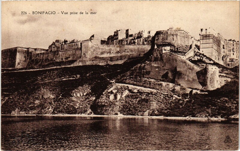 Carte postale ancienne Bonifacio Vue prise de la Mer