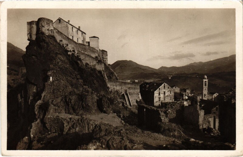 Carte postale ancienne Corte La Citadelle et la Ville à Corte