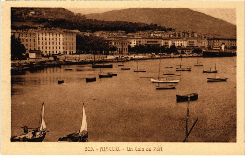 Carte postale ancienne Ajaccio Un Coin du Port à Ajaccio