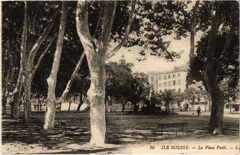 Carte postale ancienne Ile-Rousse La Place Paoli