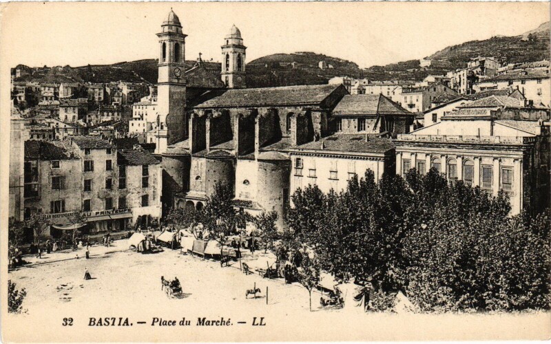 Carte postale ancienne Bastia Place du Marche à Bastia