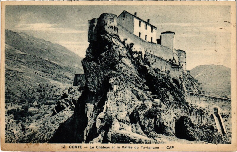 Carte postale ancienne Le Chateau et la Vallee du Tavignano