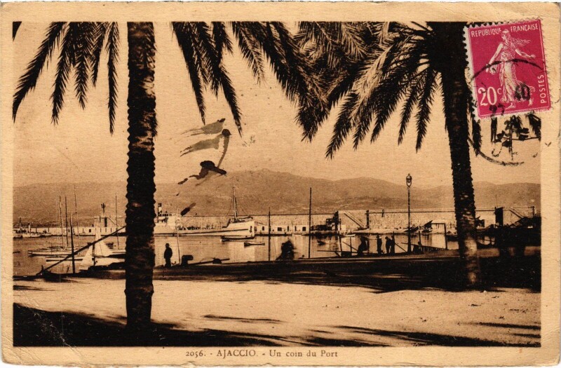 Carte postale ancienne Ajaccio Un Coin du Port à Ajaccio
