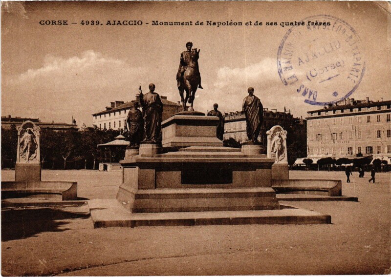 Carte postale ancienne Ajaccio Monument Napoleon I et Hotel de France à Ajaccio