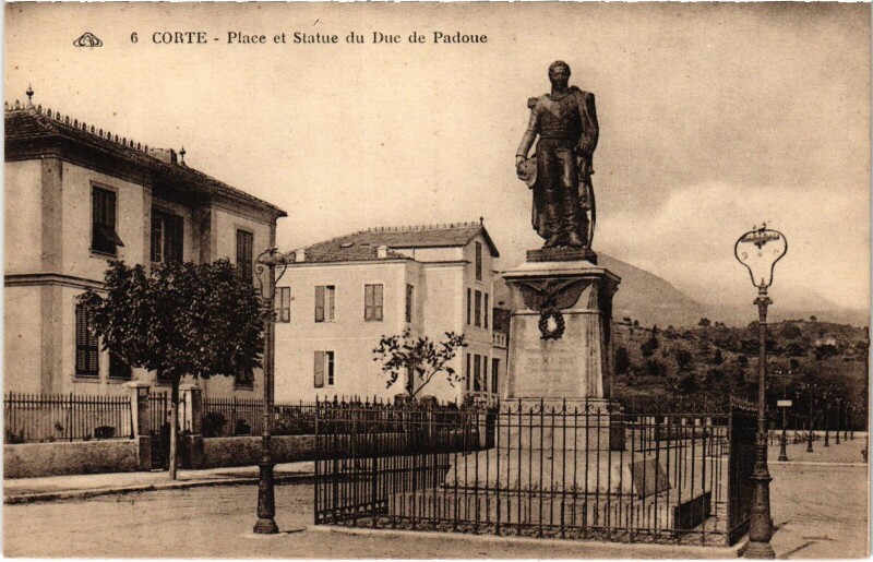 Carte postale ancienne Corte Place et Statue du Duc de Padoue à Corte