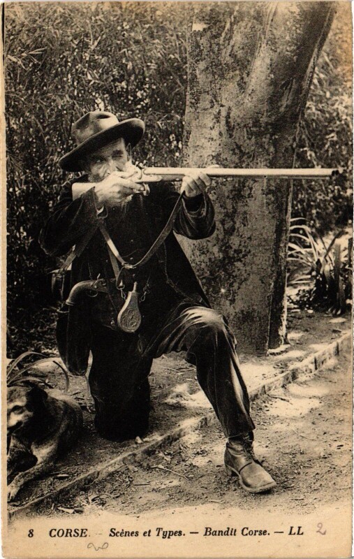 Carte postale ancienne Scenes et Types - Bandit Corse