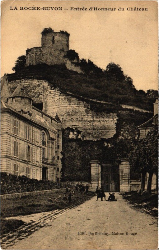 Carte postale ancienne La Roche-Guyon Entree d'Honneur du Chateau France à La Roche-Guyon