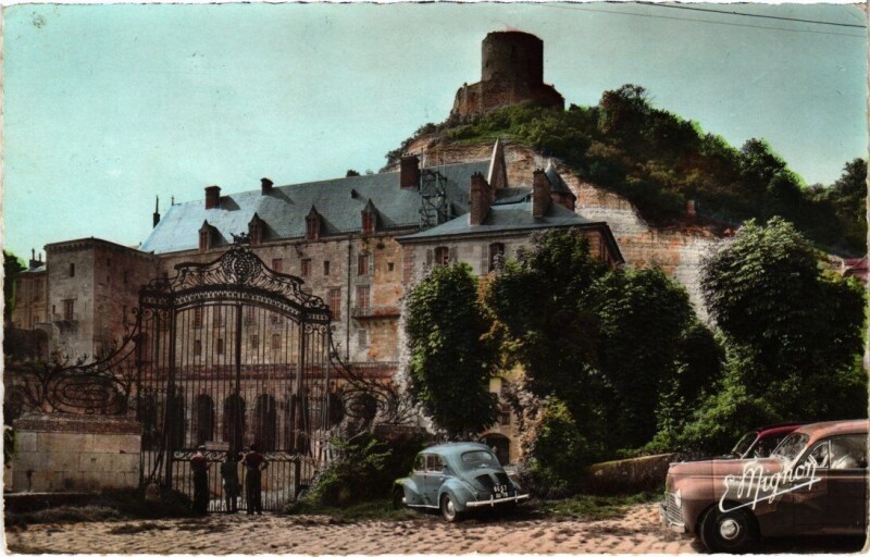 Carte postale ancienne La Roche-Guyon Le Chateau France à La Roche-Guyon