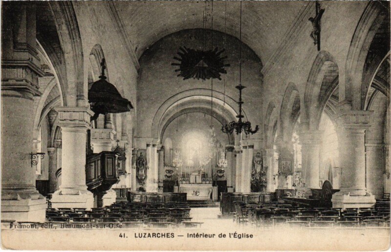 Carte postale ancienne Luzarches Interieur de l'Eglise France à Luzarches