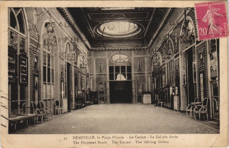 Carte postale ancienne Deauville Le Casino - La Galerie Doree à Deauville