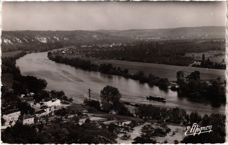 Carte postale ancienne La Roche-Guyon La Seine-Vue sur la Foret de Moisson France à La Roche-Guyon