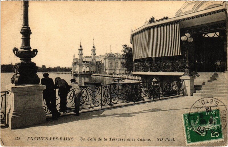 Carte postale ancienne Enghien les Bains Un Coin de la Terrasse France à Enghien-les-Bains