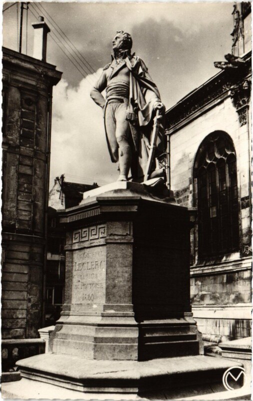 Carte postale ancienne Pontoise Statue du General Leclerc France à Pontoise