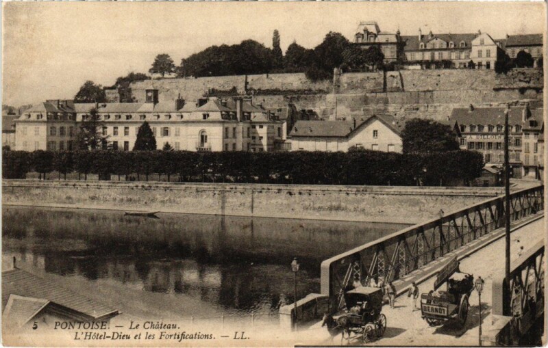 Carte postale ancienne Pontoise Le Chateau, L'Hotel Dieu France à Pontoise