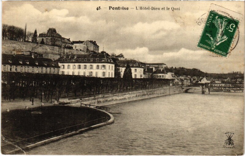 Carte postale ancienne Pontoise L'Hotel Dieu et le Quai France à Pontoise