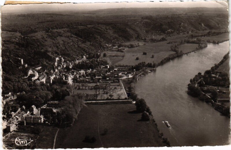Carte postale ancienne La Roche-Guyon Vue aerienne France à La Roche-Guyon