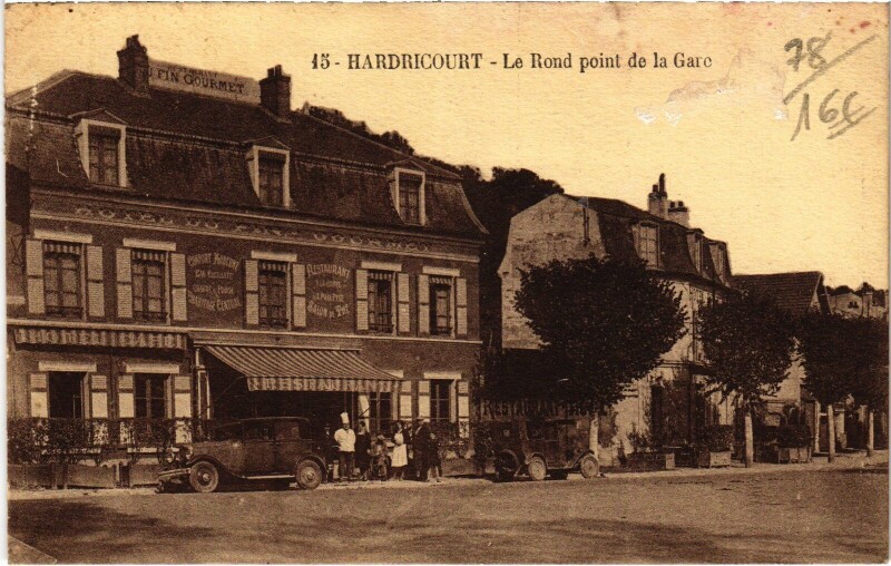 Carte postale ancienne Hadricourt Rond point de la Gare