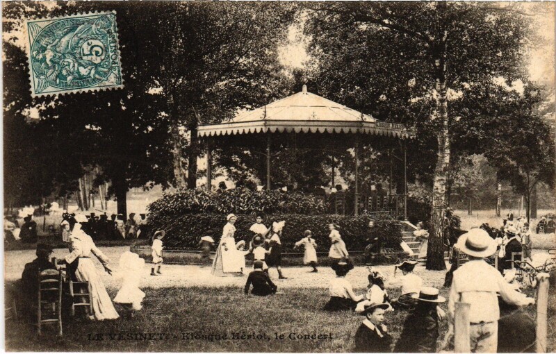Carte postale ancienne Le Vésinet Kiosque Hériot le Concert au Vésinet