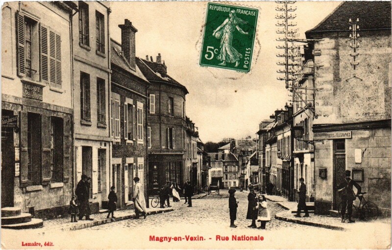 Carte postale ancienne Magny-en-Vexin Rue Nationale à Magny-en-Vexin
