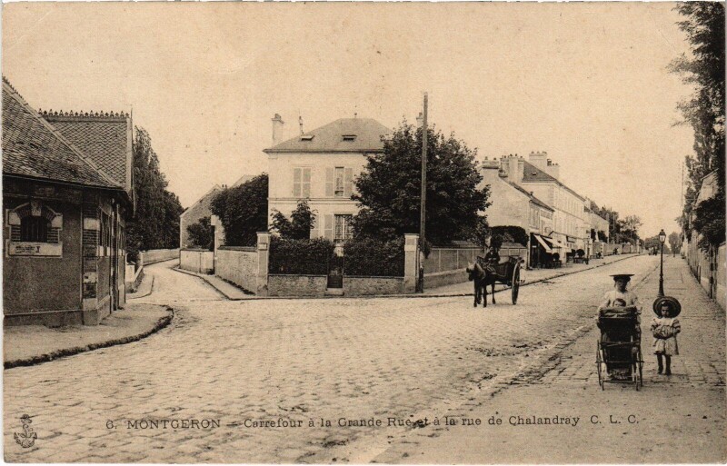 Carte postale ancienne Montgeron Carrefour Grande Rue et rue de Chalandray à Montgeron