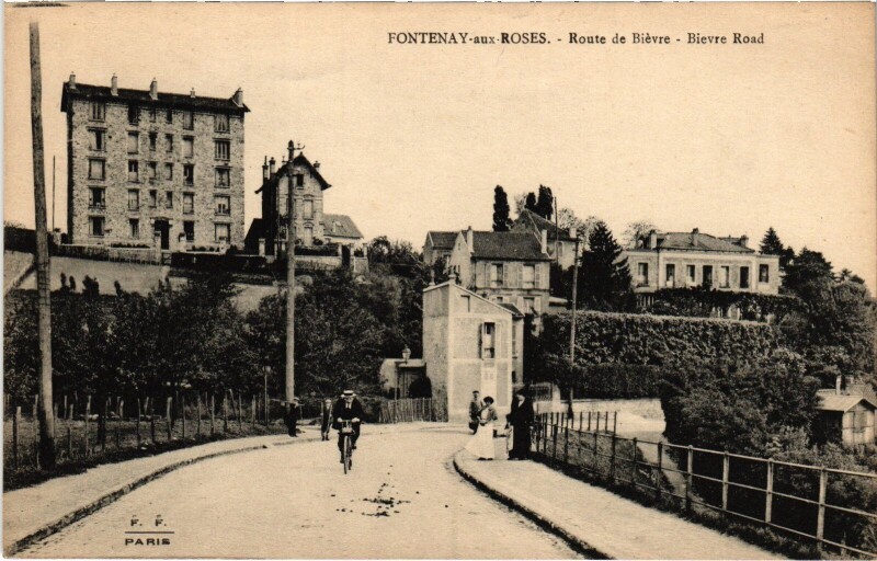 Carte postale ancienne Fontenay-aux-Roses Route de Bievre à Fontenay-aux-Roses