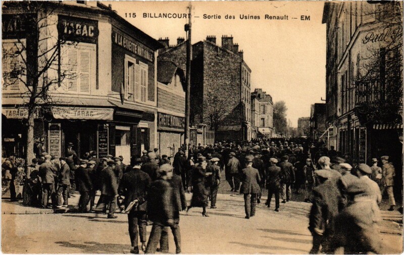 Carte postale ancienne Billancourt sortie des usines renault