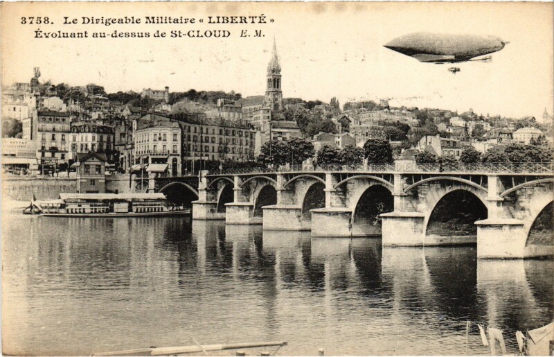 Carte postale ancienne Aviation Dirigeable Saint-Cloud Liberté airship à Saint-Cloud