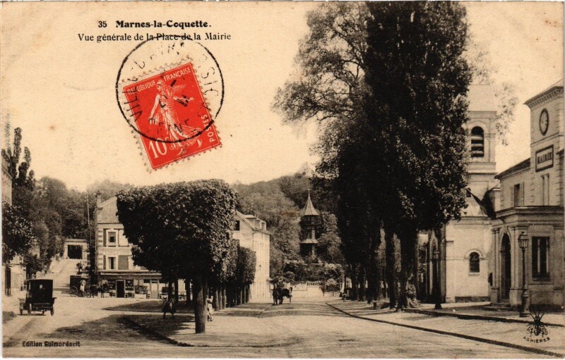Carte postale ancienne Marnes-la-Coquette Vue générale Place de la Mairie à Marnes-la-Coquette