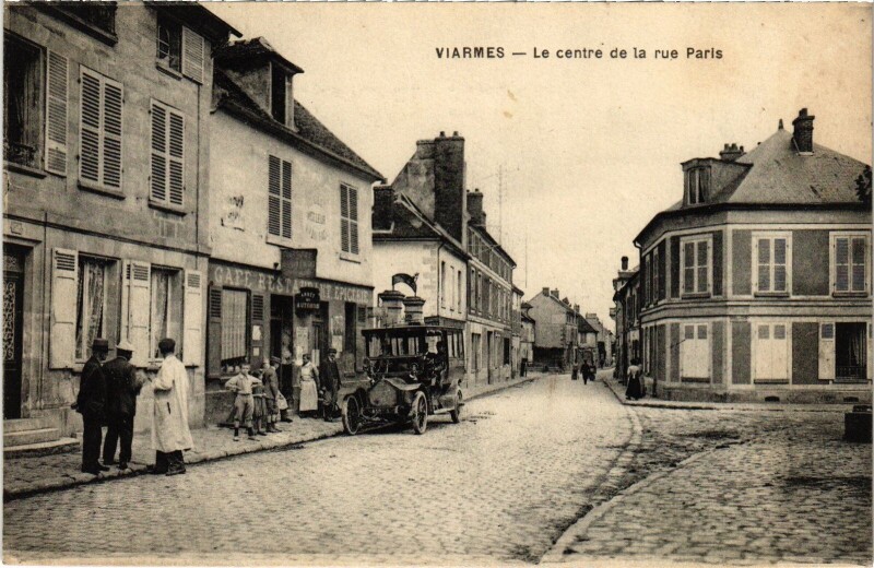 Carte postale ancienne Viarmes Le Centre de la Rue Paris à Viarmes