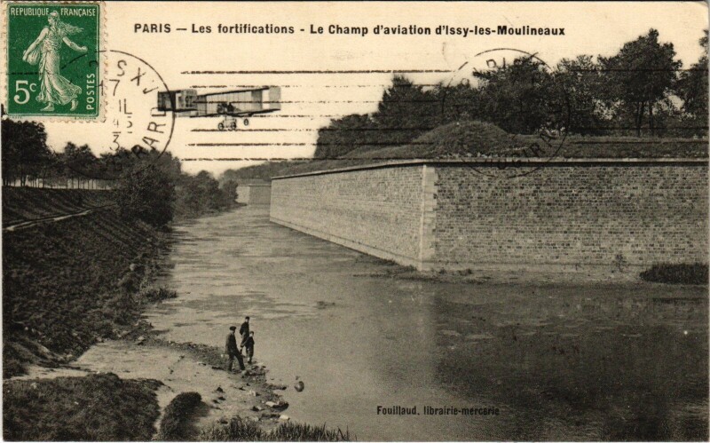 Carte postale ancienne Aviation Les Fortifications Issy-les-Moulineaux Champ d'Aviation à Issy-les-Moulineaux