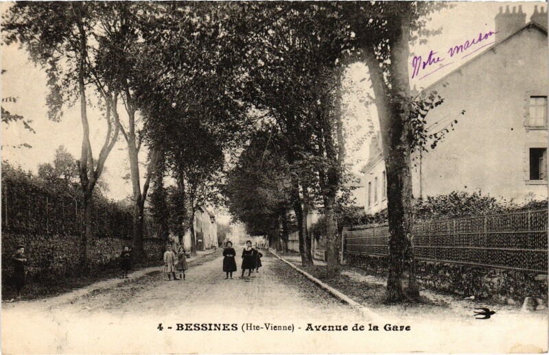 Carte postale ancienne Bessines Avenue de la Gare
