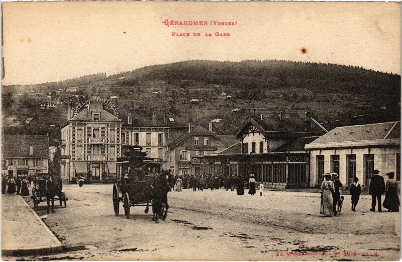 Carte postale ancienne Gérardmer Place de la Gare à Gérardmer