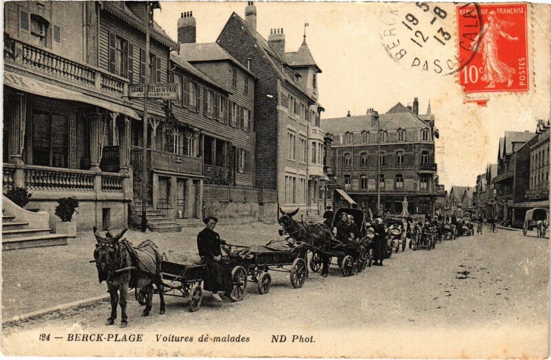 Carte postale ancienne Berck-Plage Voitures de malades à Berck