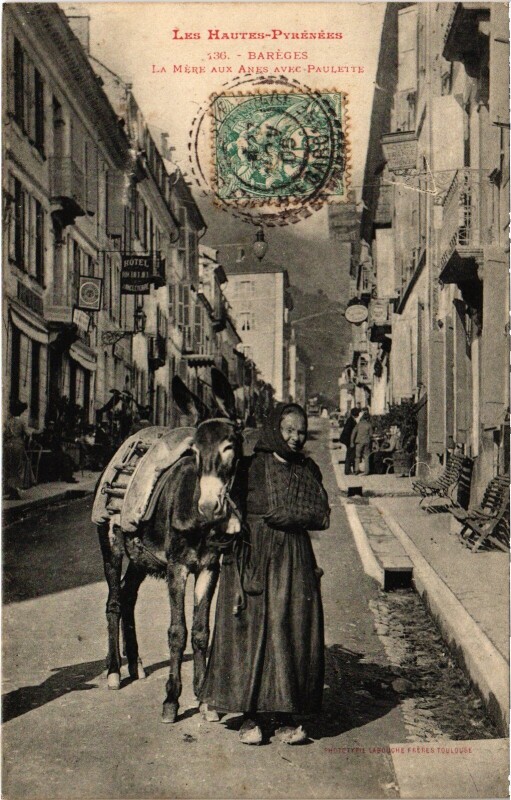 Carte postale ancienne Hautes-Pyrénées Bareges La Mere aux Anes avec Paulette