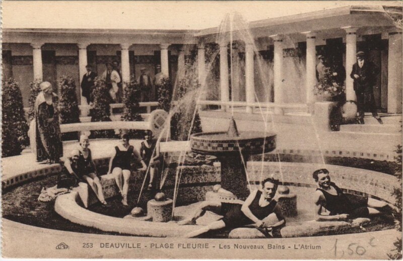 Carte postale ancienne Deauville Plage Fleurie - Les Nouveaux Bains - L'Atrium à Deauville