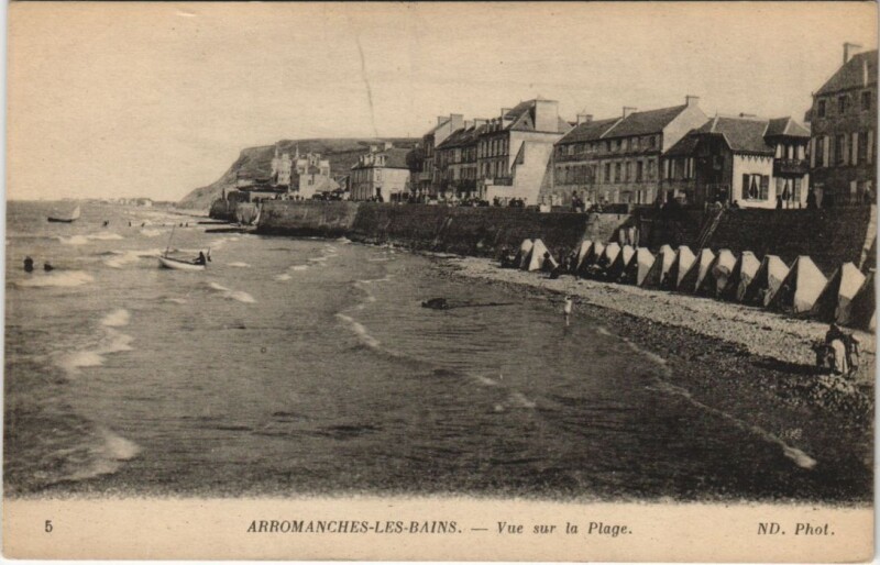 Carte postale ancienne Arromanches Vue sur la Plage
