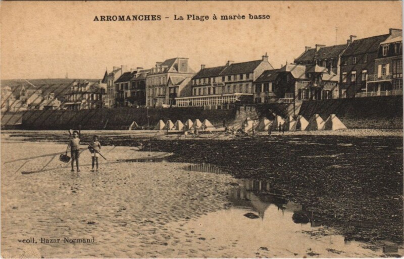Carte postale ancienne Arromanches La Plage a Maree Basse