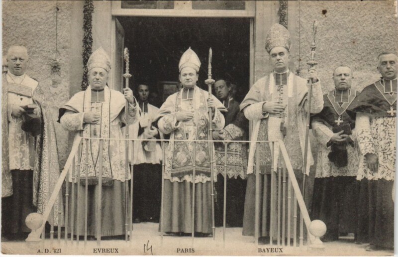 Carte postale ancienne Bayeux Paris Evreux - Priests à Bayeux
