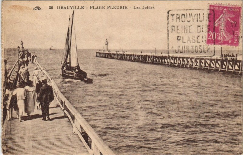 Carte postale ancienne Deauville Plage-Fleurie - Les Jetees à Deauville