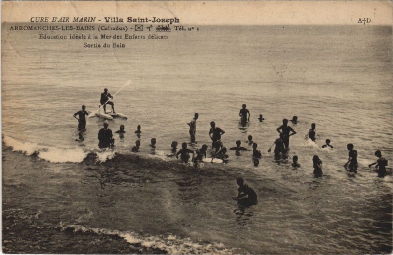 Carte postale ancienne Arromanches Villa Saint-Joseph - Bathing Children