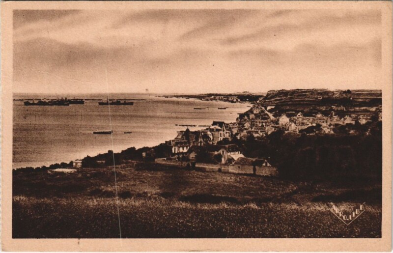 Carte postale ancienne Arromanches Le Port de la Liberation - Vue Generale